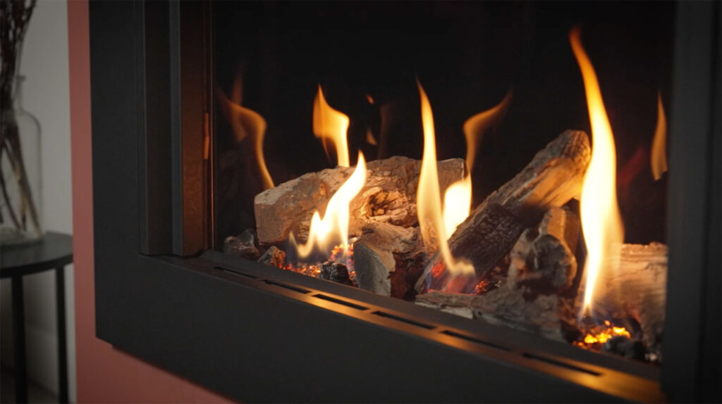 Onyx Avanti gas fire closeup with echo flame technology